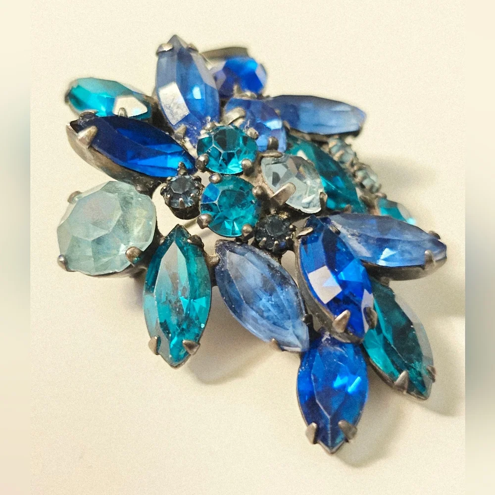 vintage Albert Weiss deep blue green cluster rhinestone Leaf Grape brooch